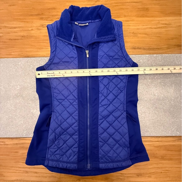Athleta Blue Rockridge PrimaLoft Quilted Puffer Vest Size Medium - Picture 6 of 10
